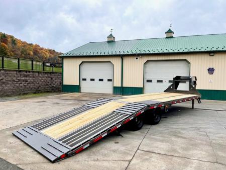 New Diamond C 32' FMAX210 Gooseneck w/Hydraulic Dovetail