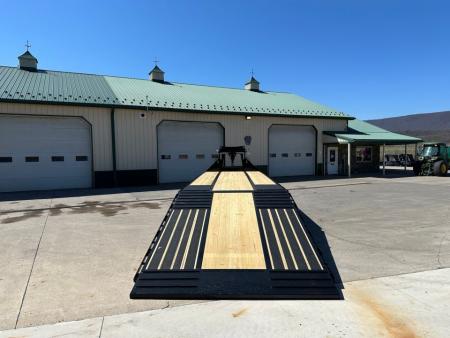 New Diamond C FMAX212 35' Gooseneck w/Hydraulic Dovetail - Pacesetter Edition