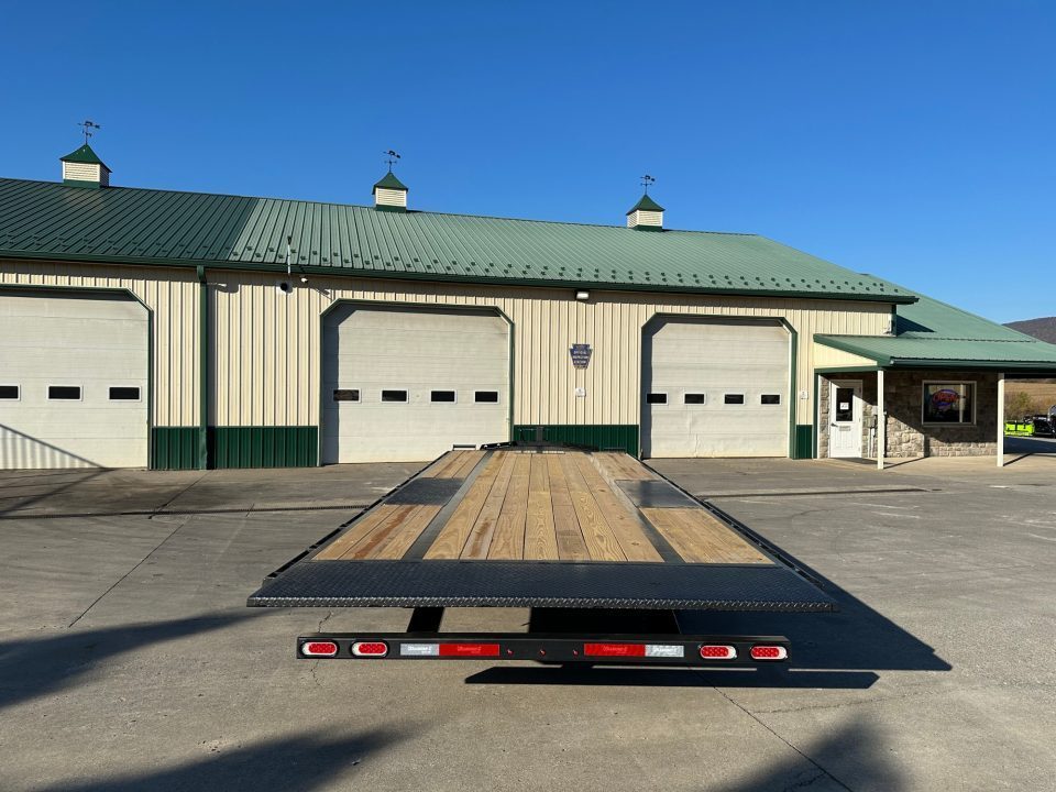 New Diamond C 24' Deckover Tilt (DET207)