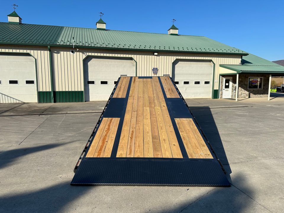 New Diamond C 24' Deckover Tilt (DET207)