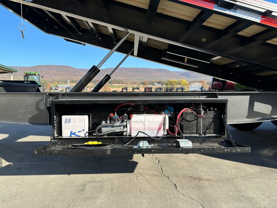 New Diamond C 24' Deckover Tilt (DET207)