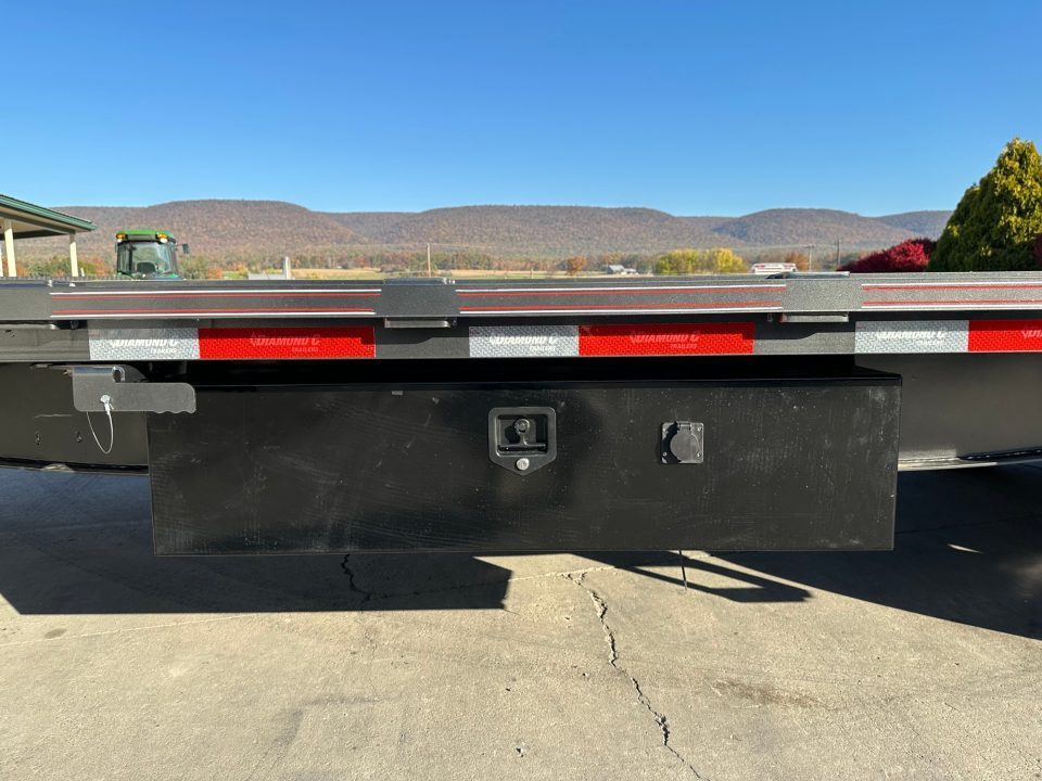 New Diamond C 24' Deckover Tilt (DET207)