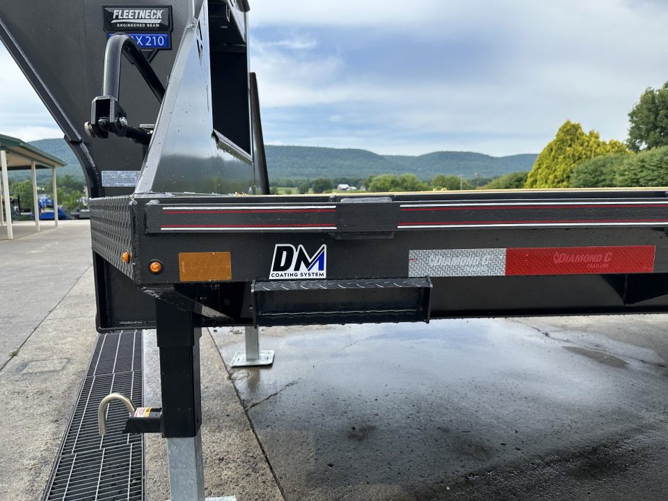 New Diamond C 30' FMAX210 Gooseneck w/Max Ramps