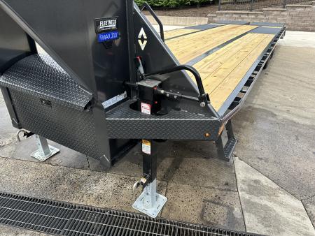 New Diamond C 30' FMAX210 Gooseneck w/Max Ramps