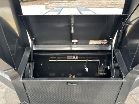 New Diamond C 30' FMAX210 Gooseneck w/Max Ramps