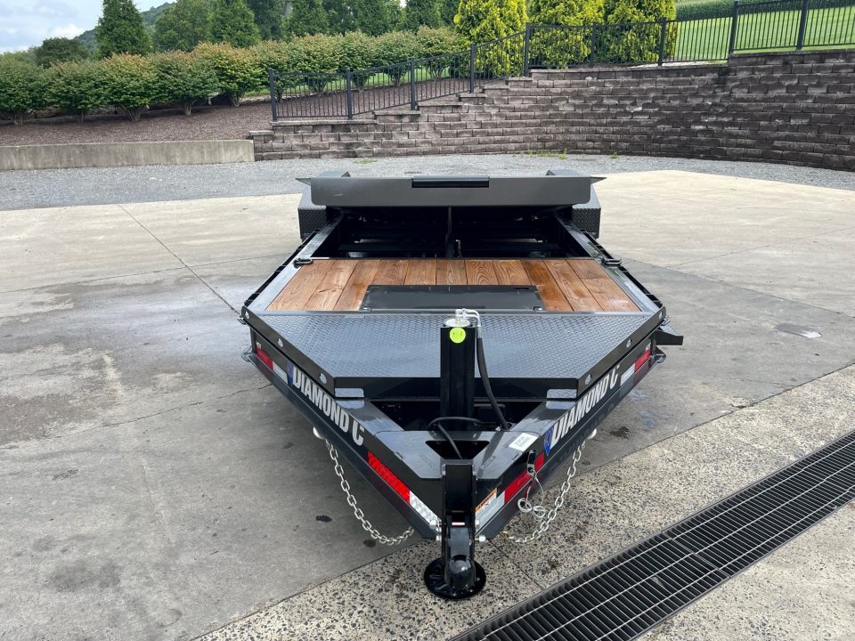 New Diamond C 22' Hydraulic Dampening Tilt (HDT207)