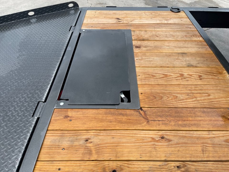 New Diamond C 22' Hydraulic Dampening Tilt (HDT207)