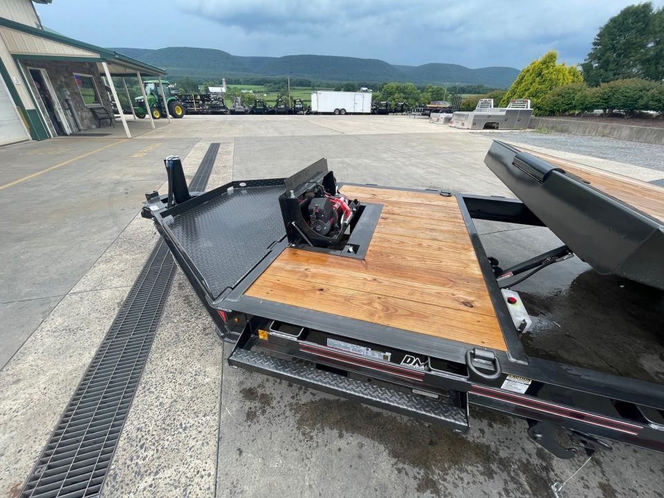 New Diamond C 22' Hydraulic Dampening Tilt (HDT207)