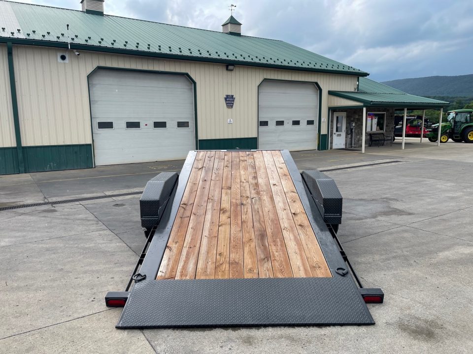 New Diamond C 22' Hydraulic Dampening Tilt (HDT207)