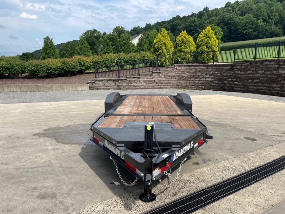 New Diamond C 22' Hydraulic Dampening Tilt (HDT207)