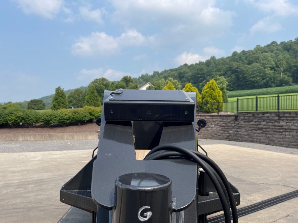 New Diamond C 32' FMAX212 Gooseneck w/Hydraulic Dovetail - Pacesetter Edition