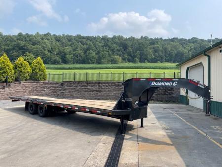 New Diamond C 32' FMAX212 Gooseneck w/Hydraulic Dovetail - Pacesetter Edition