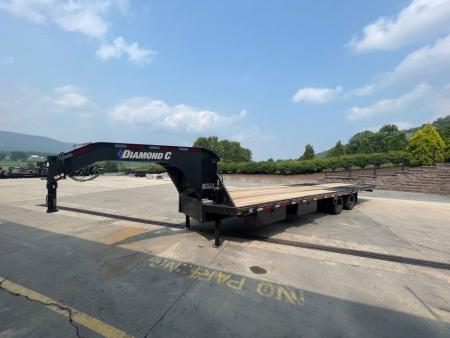 New Diamond C 32' FMAX212 Gooseneck w/Hydraulic Dovetail - Pacesetter Edition