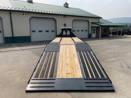 New Diamond C 32' FMAX212 Gooseneck w/Hydraulic Dovetail - Pacesetter Edition