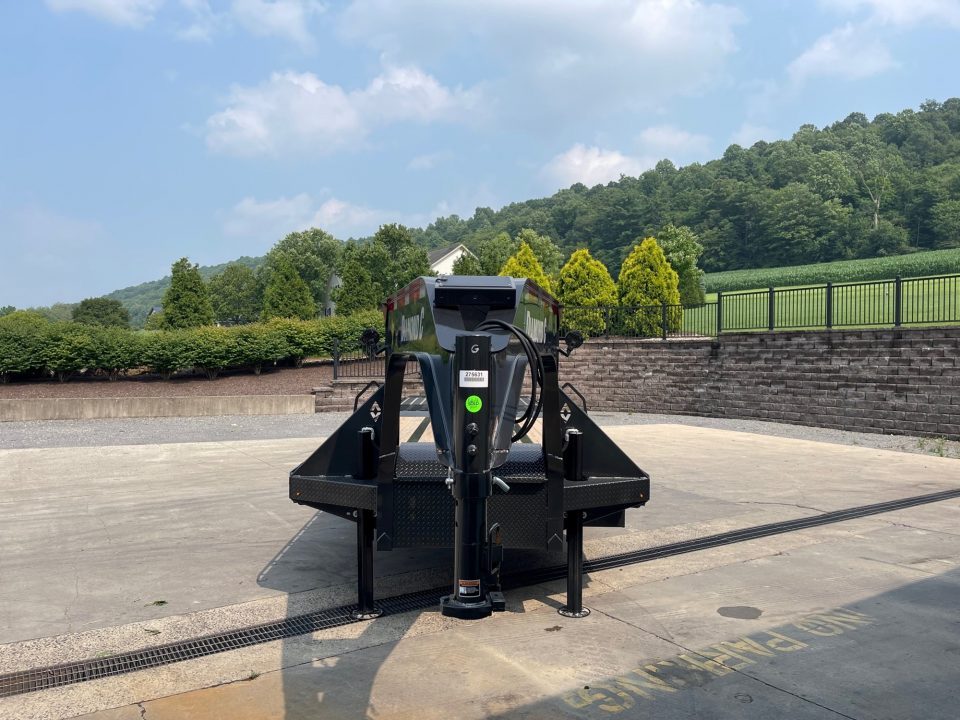 New Diamond C 32' FMAX212 Gooseneck w/Hydraulic Dovetail - Pacesetter Edition