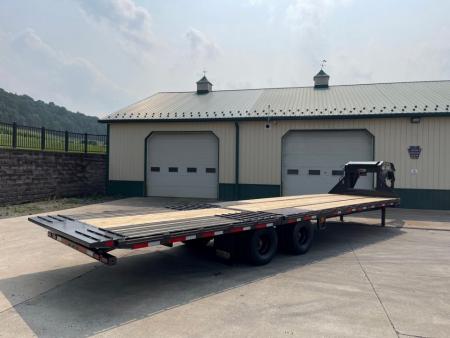 New Diamond C 32' FMAX212 Gooseneck w/Hydraulic Dovetail - Pacesetter Edition