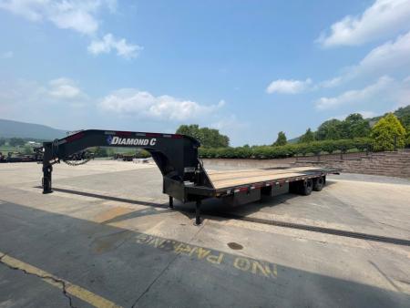 New Diamond C 32' FMAX212 Gooseneck w/Hydraulic Dovetail - Pacesetter Edition