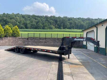 New Diamond C 32' FMAX212 Gooseneck w/Hydraulic Dovetail - Pacesetter Edition
