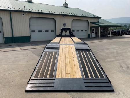 New Diamond C 32' FMAX212 Gooseneck w/Hydraulic Dovetail - Pacesetter Edition