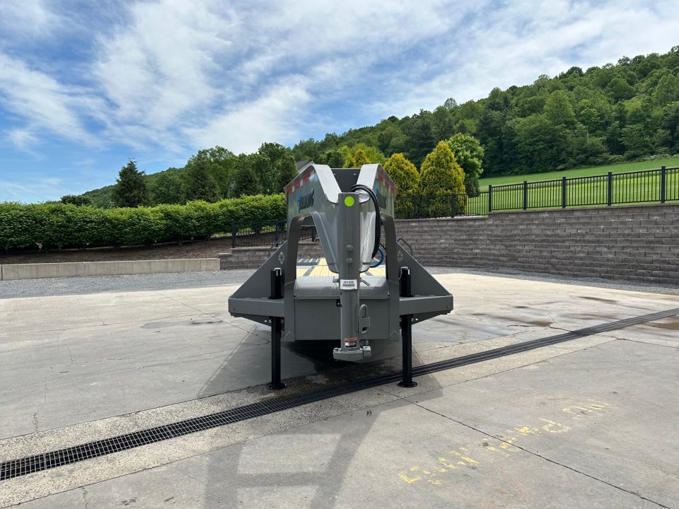 New Diamond C 32' FMAX210 Gooseneck w/Hydraulic Dovetail