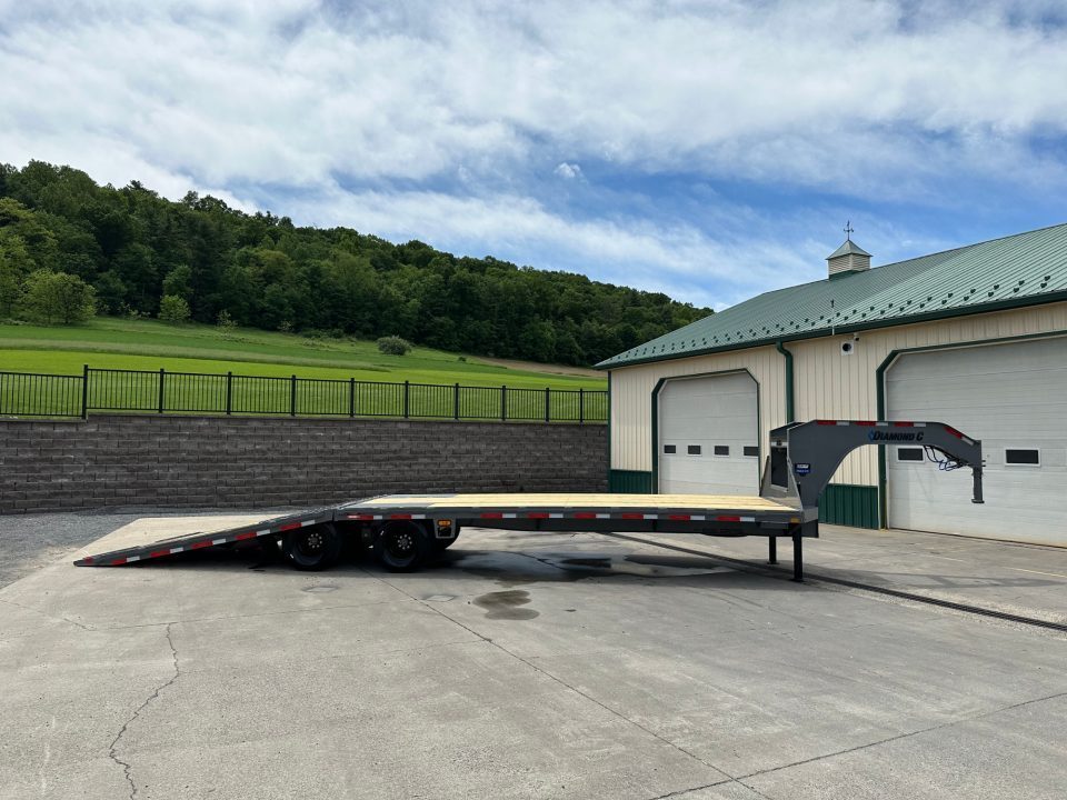 New Diamond C 32' FMAX210 Gooseneck w/Hydraulic Dovetail