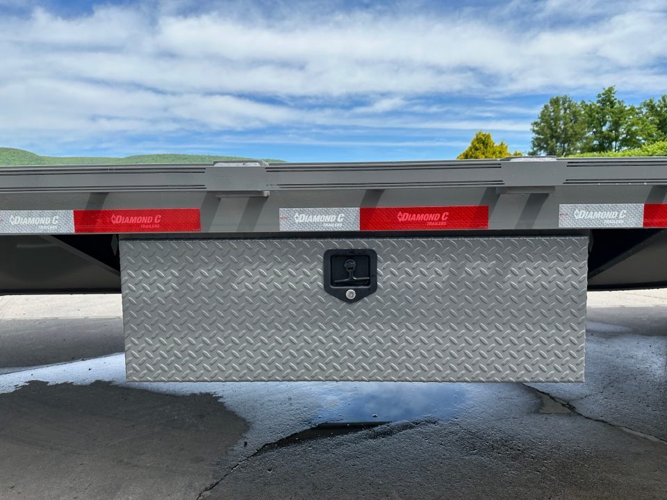 New Diamond C 32' FMAX210 Gooseneck w/Hydraulic Dovetail