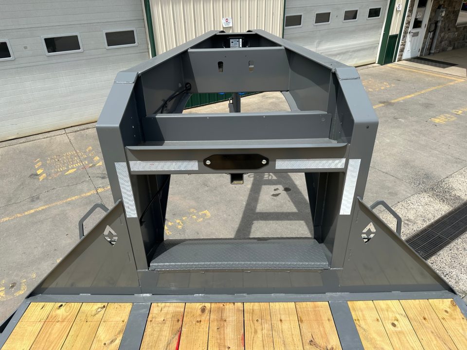 New Diamond C 32' FMAX210 Gooseneck w/Hydraulic Dovetail