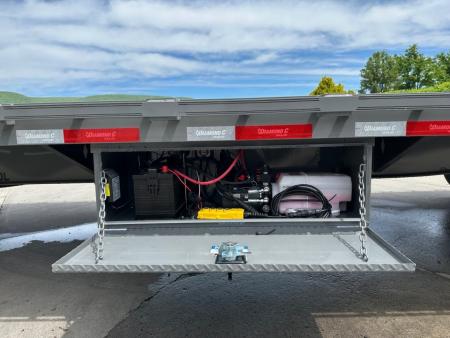 New Diamond C 32' FMAX210 Gooseneck w/Hydraulic Dovetail