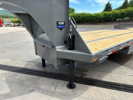 New Diamond C 32' FMAX210 Gooseneck w/Hydraulic Dovetail