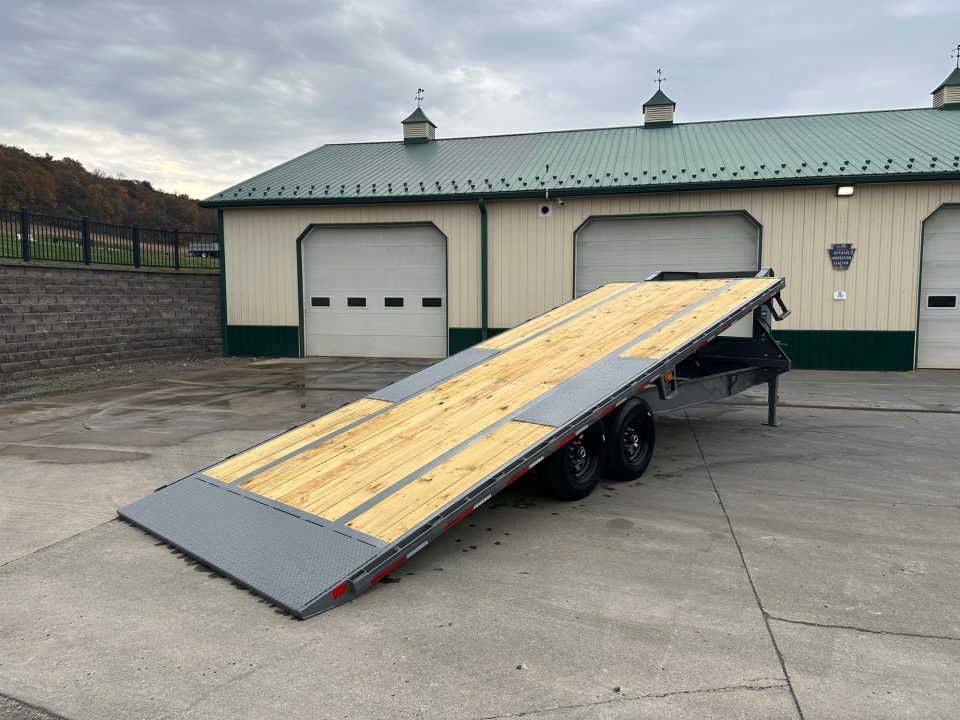 New 2026 Diamond C 24' DET207 Gooseneck Power Tiltdeck