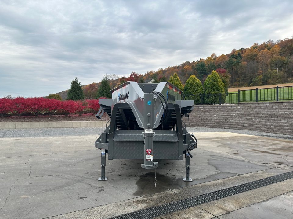 New 2026 Diamond C 24' DET207 Gooseneck Power Tiltdeck