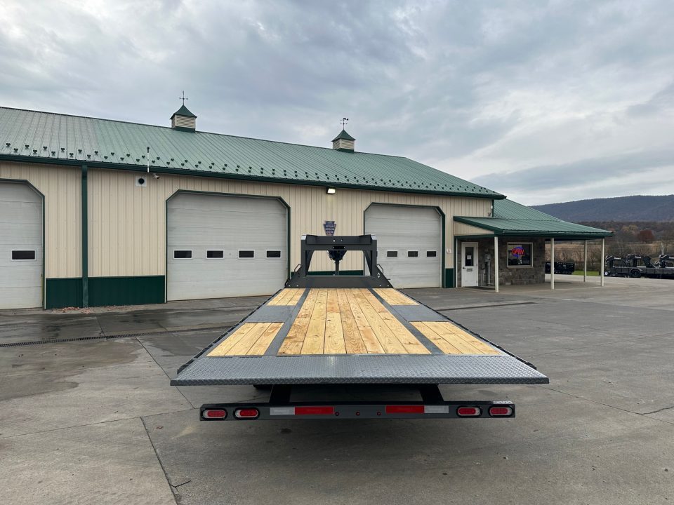 New 2026 Diamond C 24' DET207 Gooseneck Power Tiltdeck