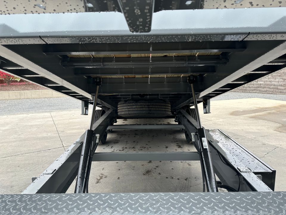 New 2026 Diamond C 24' DET207 Gooseneck Power Tiltdeck