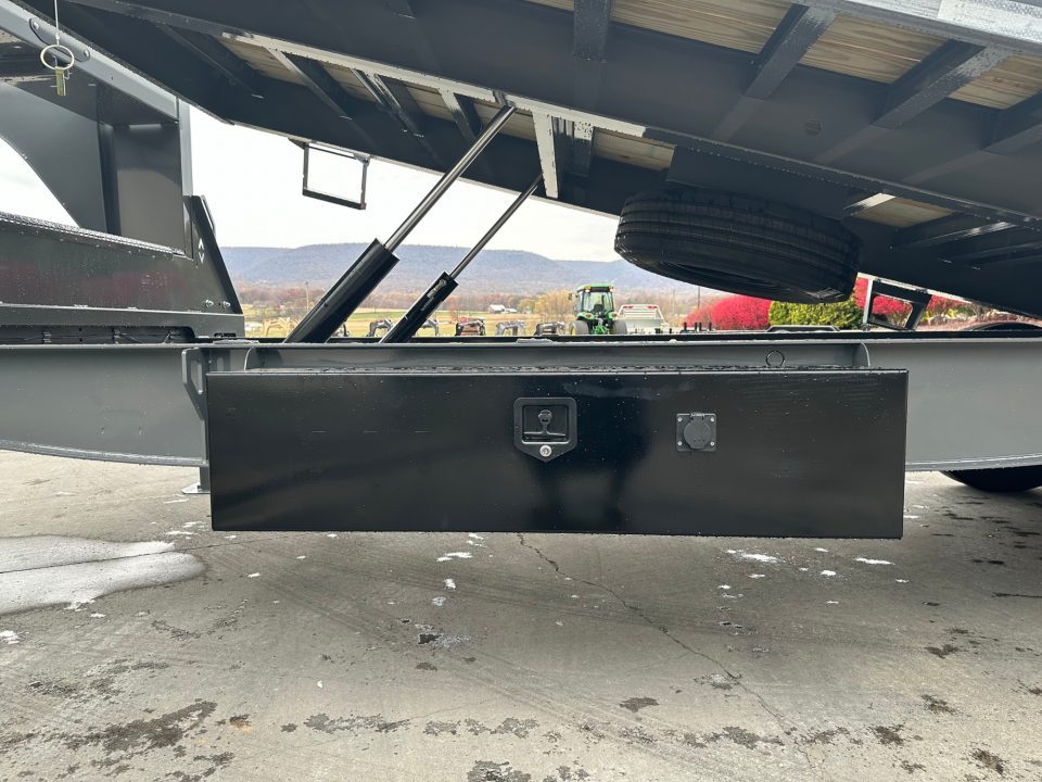 New 2026 Diamond C 24' DET207 Gooseneck Power Tiltdeck