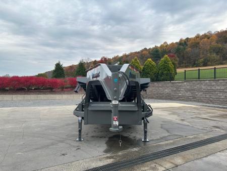 New 2026 Diamond C 24' DET207 Gooseneck Power Tiltdeck