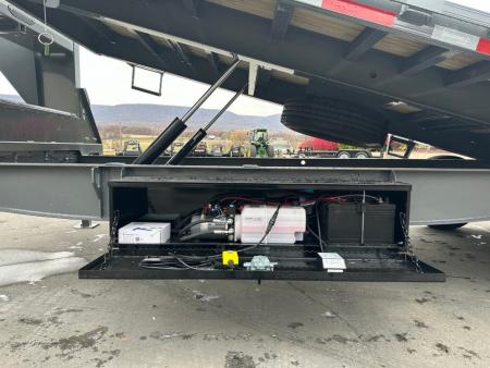 New 2026 Diamond C 24' DET207 Gooseneck Power Tiltdeck