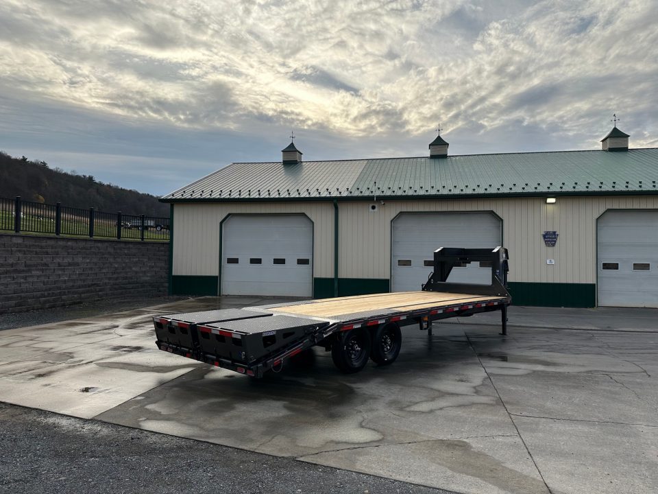 New Diamond C 25' FMAX207 Gooseneck w/Max Ramps