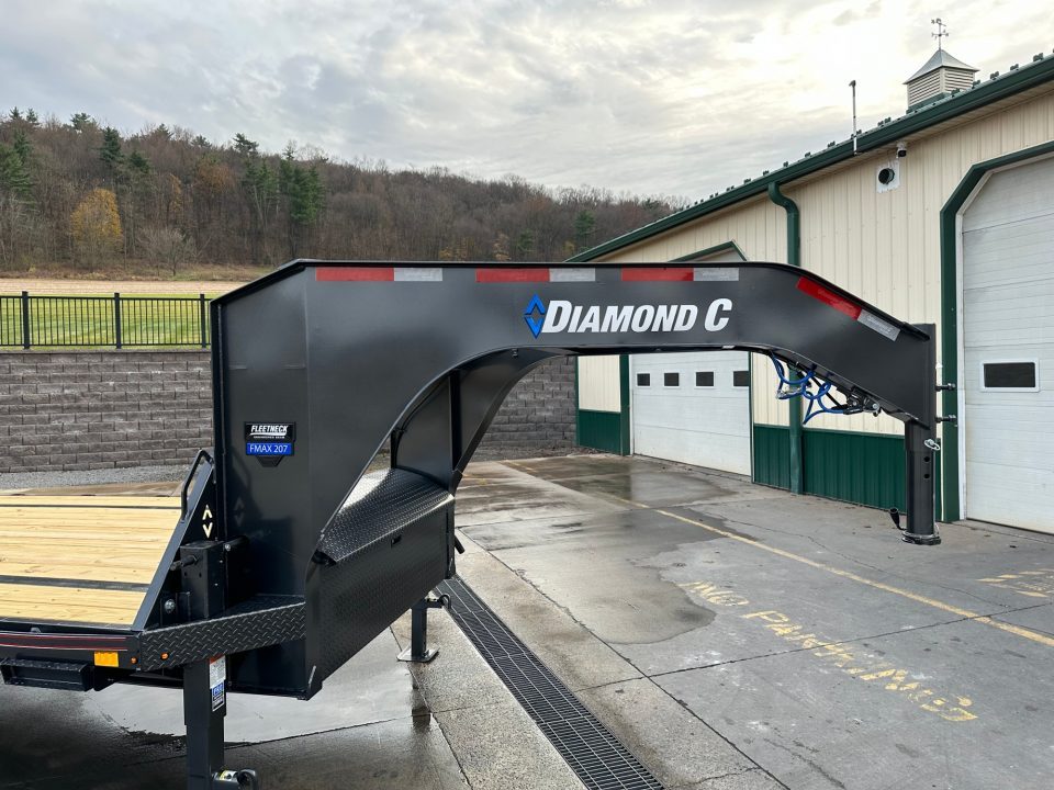 New Diamond C 25' FMAX207 Gooseneck w/Max Ramps
