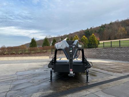 New Diamond C 25' FMAX207 Gooseneck w/Max Ramps