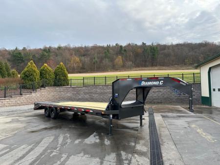 New Diamond C 25' FMAX207 Gooseneck w/Max Ramps