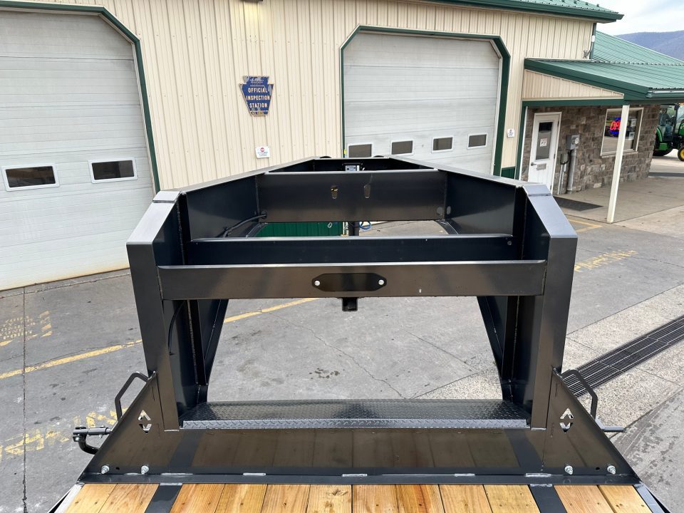 New Diamond C 30' FMAX207 Gooseneck w/Max Ramps