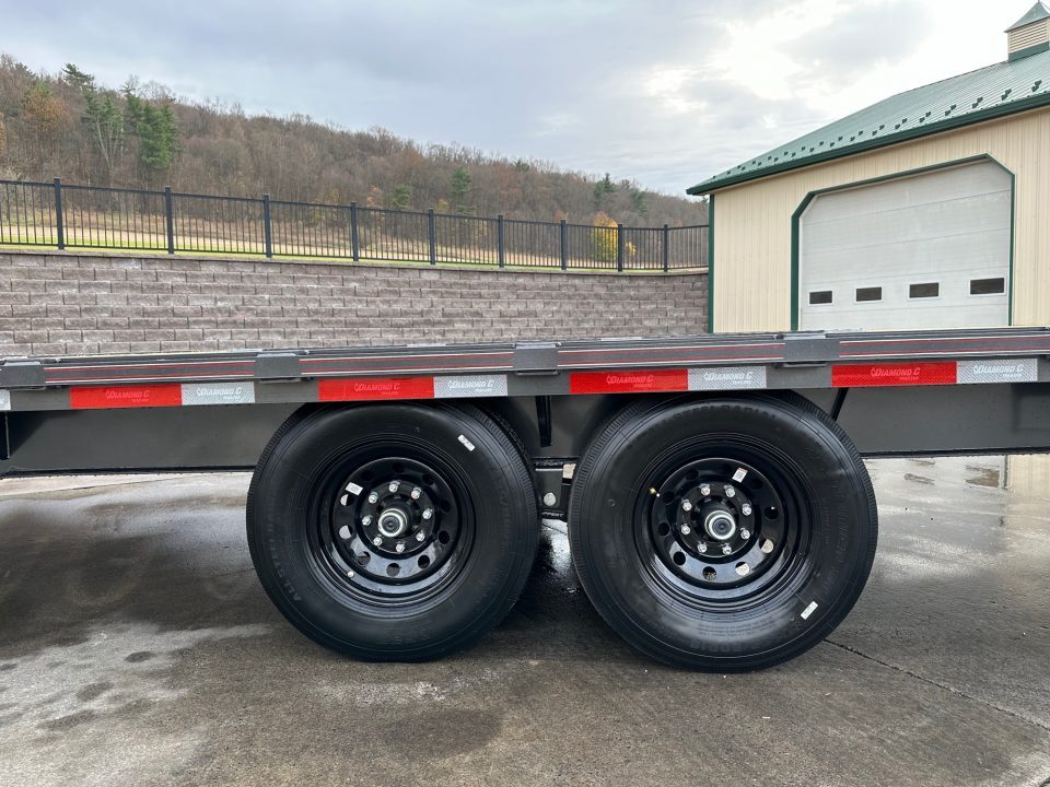 New Diamond C 30' FMAX207 Gooseneck w/Max Ramps