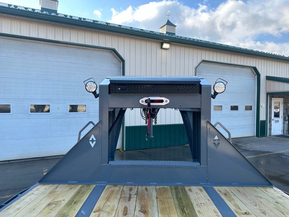 New Diamond C 32' FMAX212 Gooseneck w/Hydraulic Dovetail - Pacesetter Edition