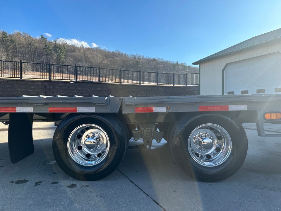 New Diamond C 32' FMAX212 Gooseneck w/Hydraulic Dovetail - Pacesetter Edition