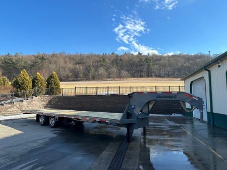 New Diamond C 32' FMAX212 Gooseneck w/Hydraulic Dovetail - Pacesetter Edition