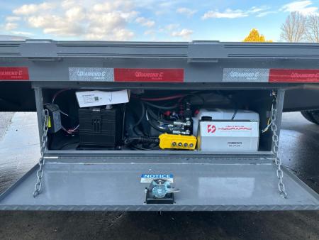 New Diamond C 32' FMAX212 Gooseneck w/Hydraulic Dovetail - Pacesetter Edition
