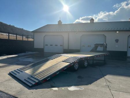New Diamond C 32' FMAX212 Gooseneck w/Hydraulic Dovetail - Pacesetter Edition