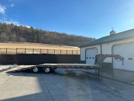 New Diamond C 32' FMAX212 Gooseneck w/Hydraulic Dovetail - Pacesetter Edition