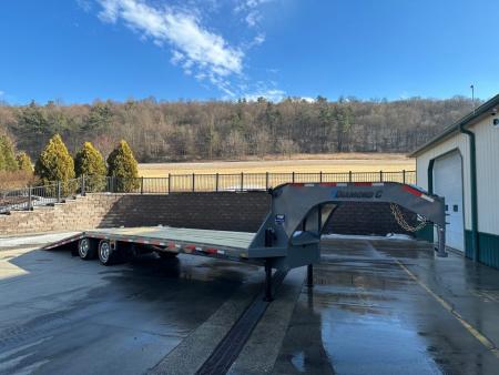 New Diamond C 32' FMAX212 Gooseneck w/Hydraulic Dovetail - Pacesetter Edition
