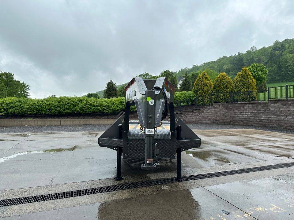 New Diamond C 30' FMAX212 Gooseneck w/Hydraulic Dovetail